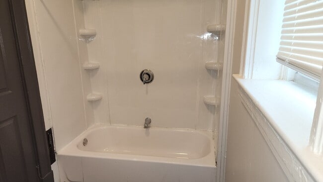 Building Photo - Elegant Two-Bedroom Duplex Retreat in the Heart of St. Louis