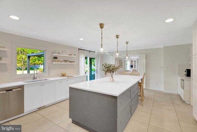 Building Photo - 6305 Dunaway Ct