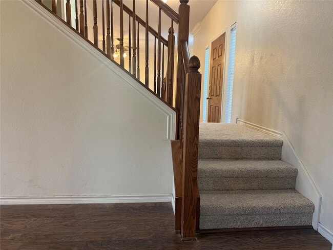 Building Photo - 1438 Kingsley Dr