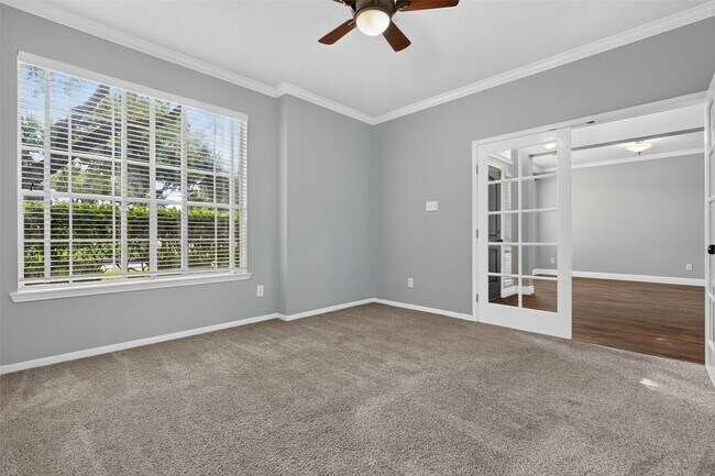 Building Photo - 108 Oak Creek Ln