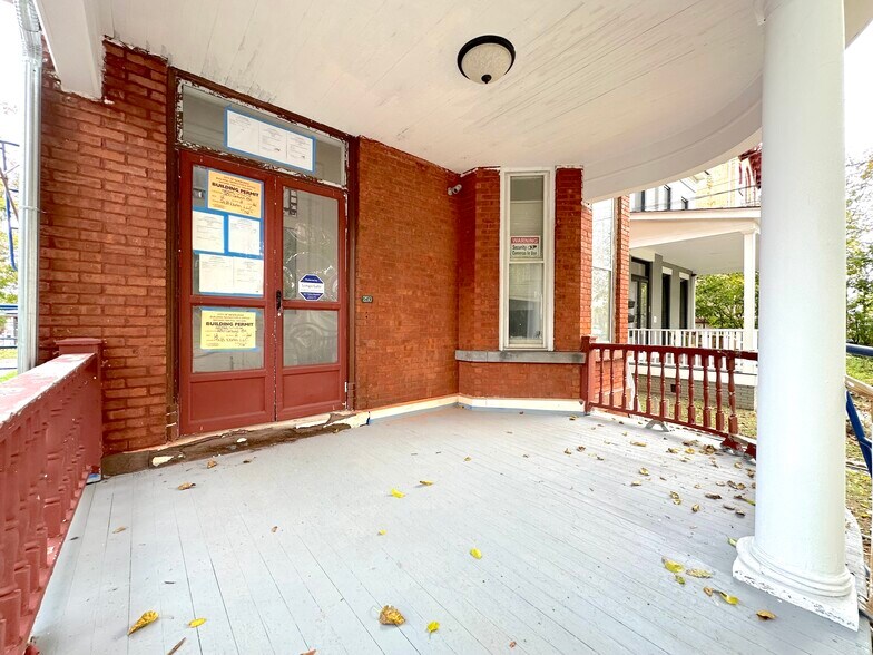 Building Photo - 250 Grand St
