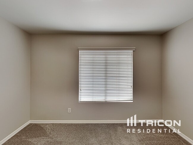 Building Photo - 42780 W Wild Horse Trail