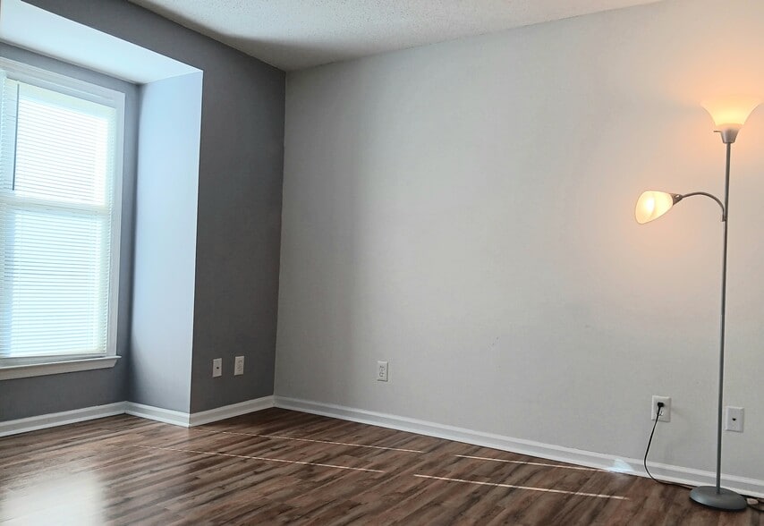 Bedroom 2 - 9033 J M Keynes Dr