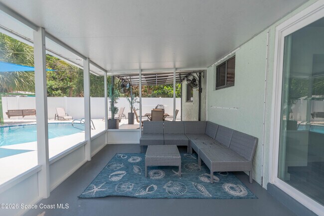 Building Photo - 347 S Lakeside Dr