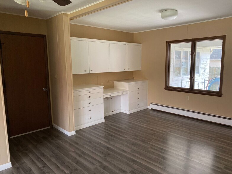 Building Photo - 504 E Main St