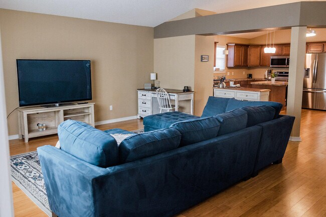 Building Photo - 2026 Catline Cir