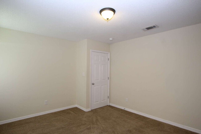 Building Photo - Pet Friendly 4BR Near NAS, Beaches & More!...