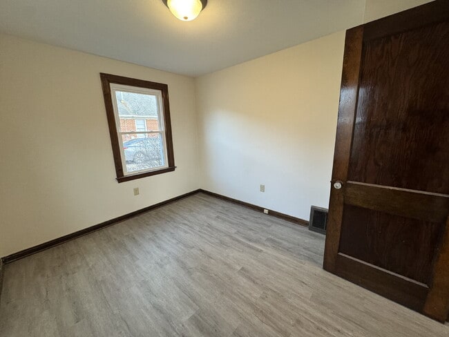 Building Photo - Small in Size, Big on Charm – Updated 1 Bed Home on East Oberlin!