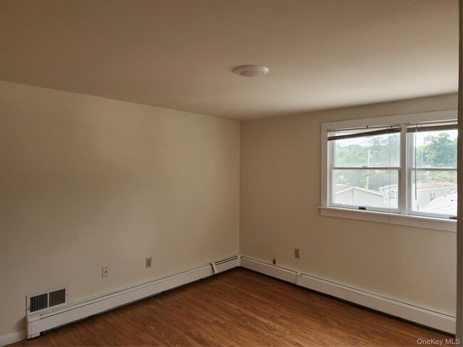 Building Photo - 32 Osborne Hill Rd