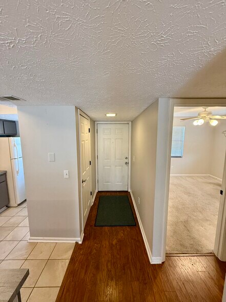 Building Photo - 701 New Horizon St