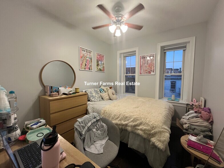 Building Photo - 998 Tremont St