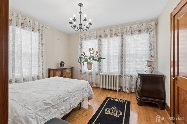 Building Photo - 415 Main St