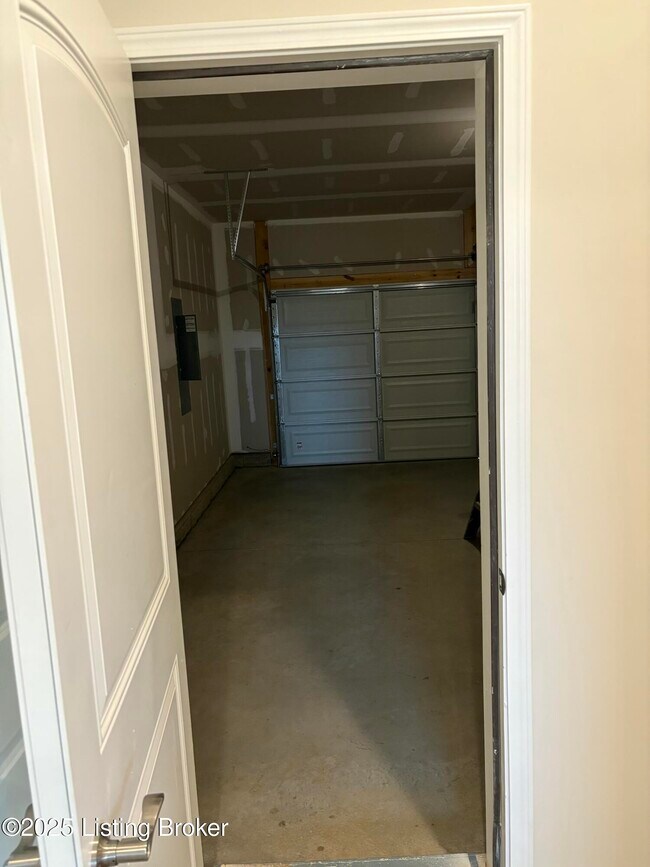 Building Photo - 16817 Aiken Rdg Cir