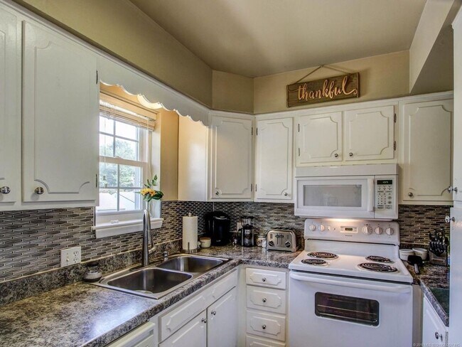 Building Photo - 2 Bed / 2 Bath Condo On Riverside!