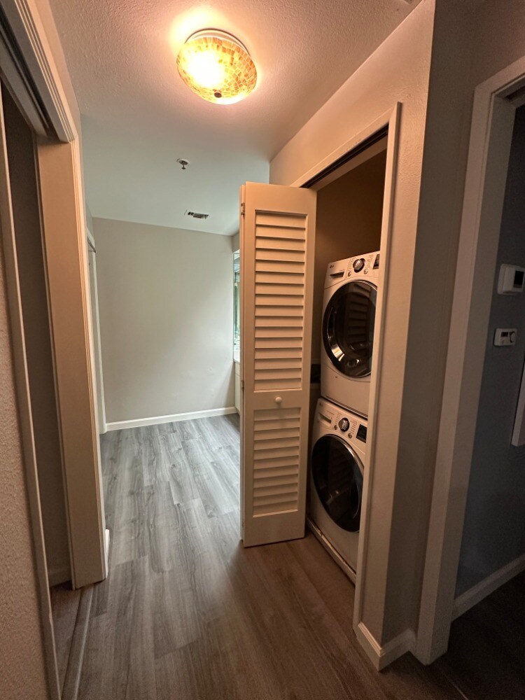 Laundry/bathroom area - 655 Columbia St