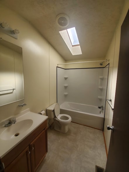 Building Photo - 41 County Rd