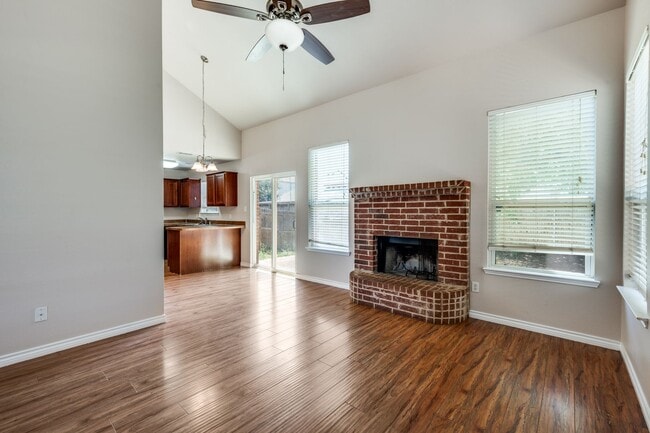 Building Photo - 598 Harbour Town Dr