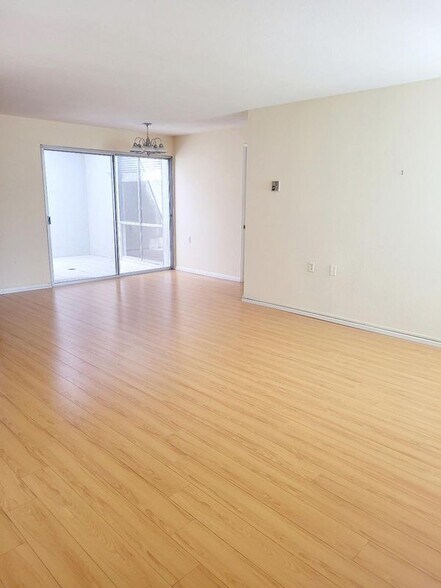 Building Photo - 158 Avenida Majorca