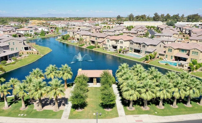 Building Photo - 948 W Yosemite Dr