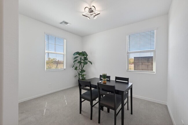 Building Photo - 36354 W San Clemente Ave