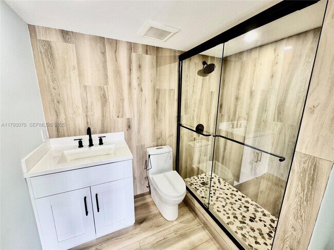 Building Photo - 2415 NW 16th St Rd