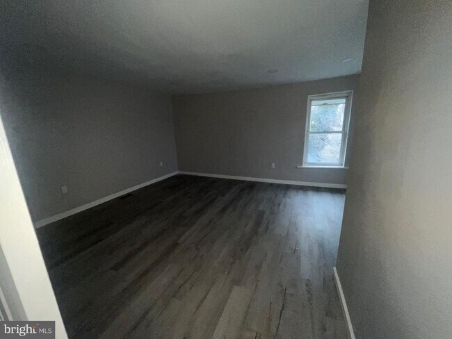 Building Photo - 6413 Buist Ave