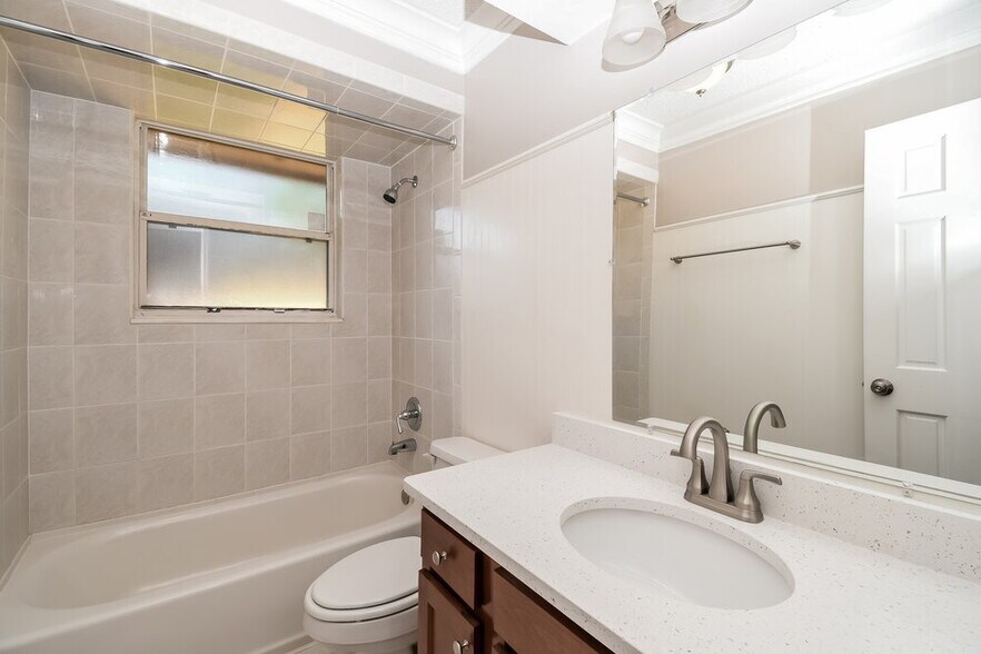 Building Photo - 3146 Chapelwood Ln