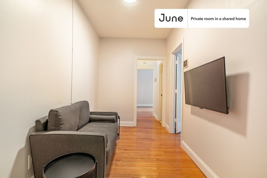 Building Photo - Room in Shared 2 bed/1 bath home