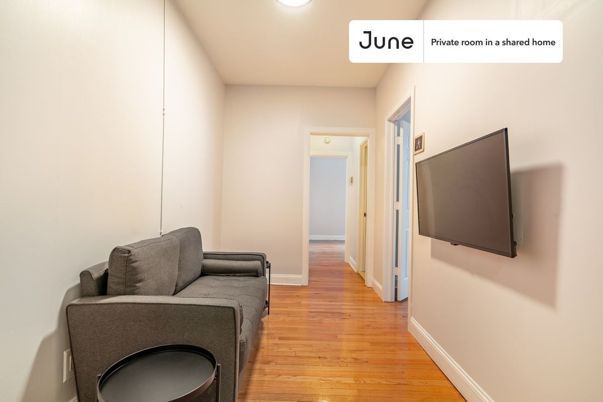 Building Photo - Room in Shared 2 bed/1 bath home