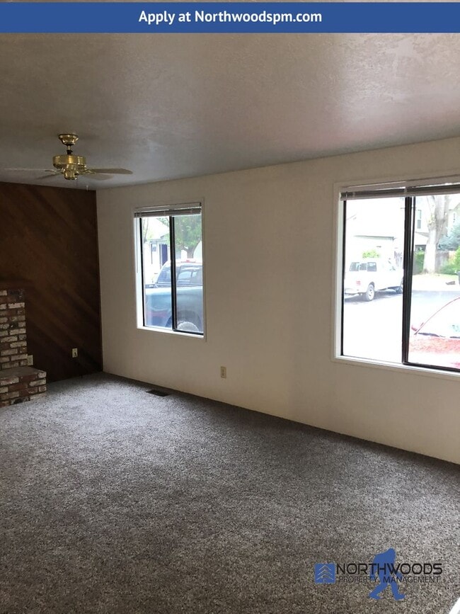 Building Photo - Nice 2 Story 3 Bedroomd 2 Bathrooms-Townhome