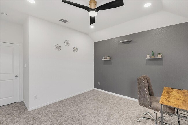 Building Photo - 111 Fortuna Ct