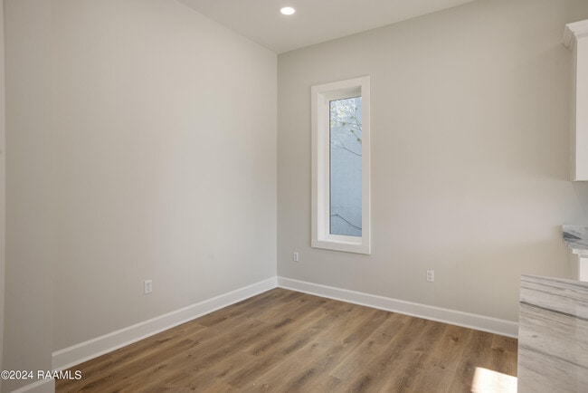 Building Photo - 306 W Taft St