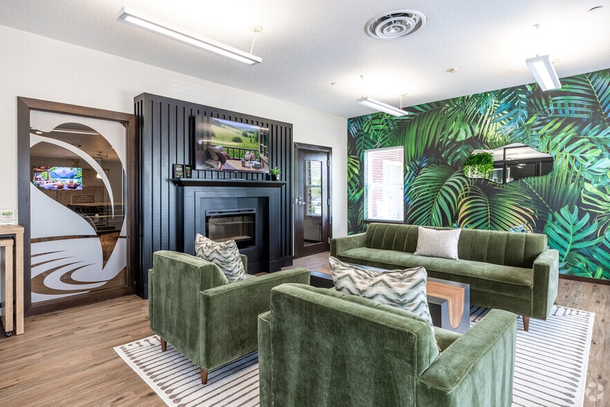 Primary Photo - Sierra Pointe Apartments