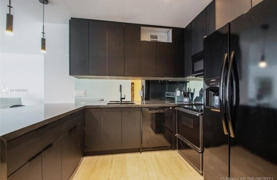 Building Photo - 5255 Collins Ave
