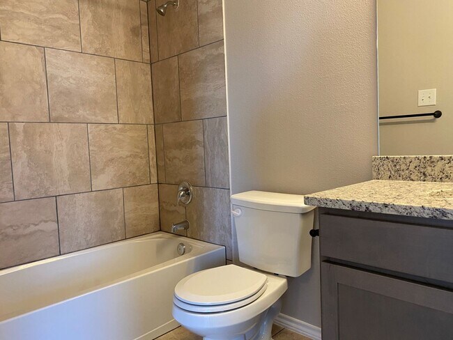 Building Photo - Welcome home to 4110 Swan's Landing #401!