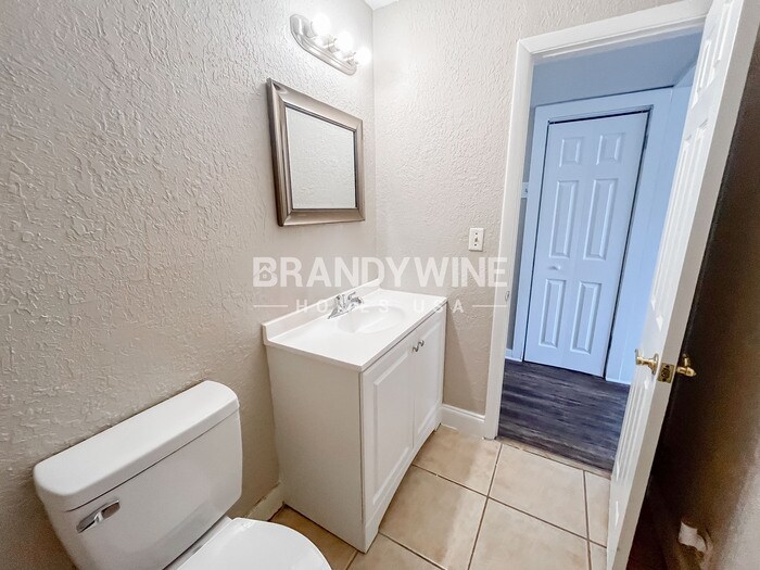 Building Photo - 7227 Stonehurst Rd N