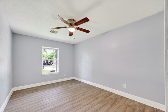 Building Photo - 3031 Groton Dr