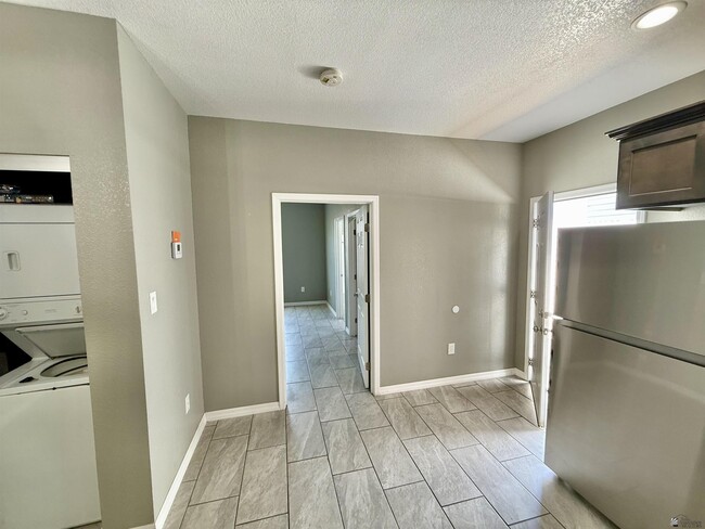 Building Photo - 458 S Orange Ave
