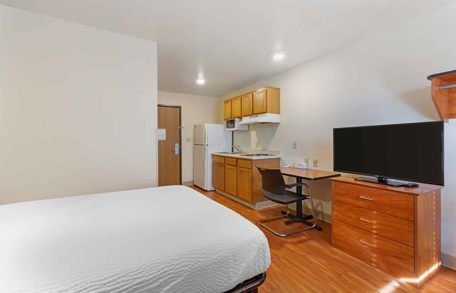 Building Photo - Furnished Studio-Phoenix - West