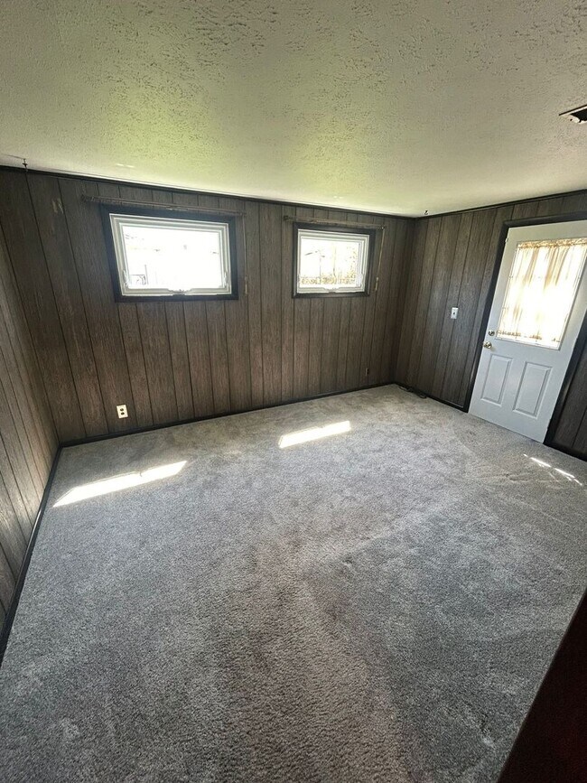 Building Photo - 3 BED 2 BATH SINGLE FAMILY HOME IN EUCLID!