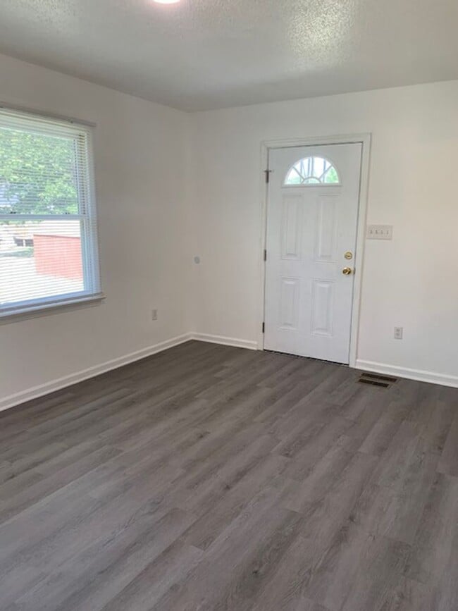 Building Photo - 408 Holly Ave