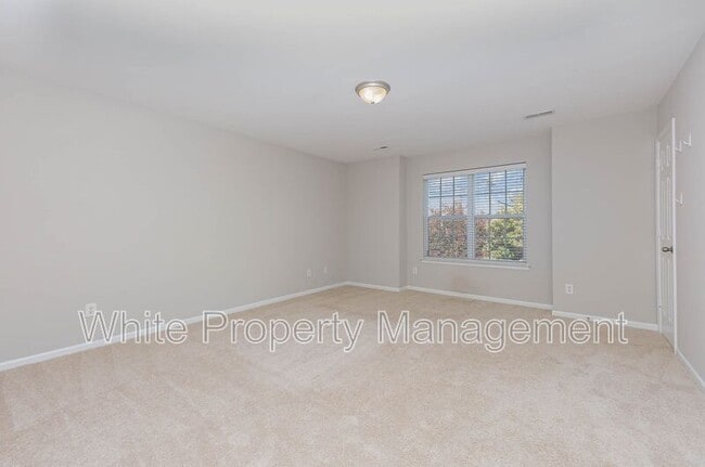 Building Photo - 621 Cherry St
