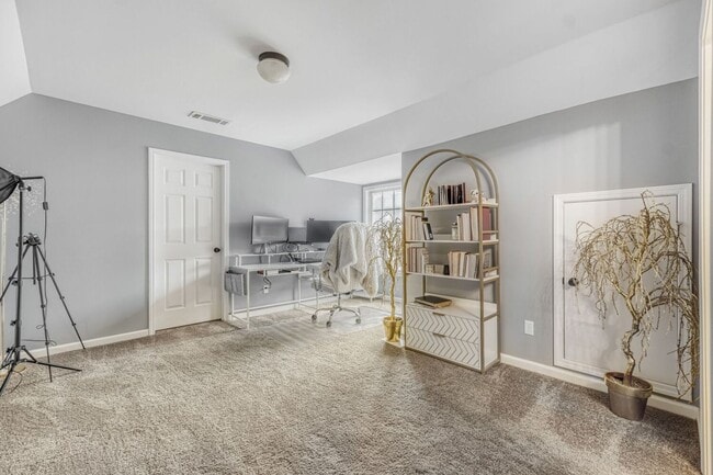 Building Photo - Turnkey Furnished 5BR Home – Ideal for Corporate Relocation & Temporary Housing