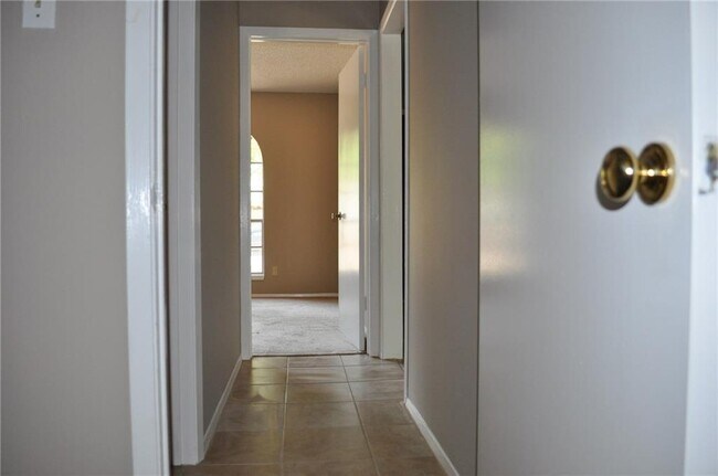 Building Photo - 1006 Warrington Dr