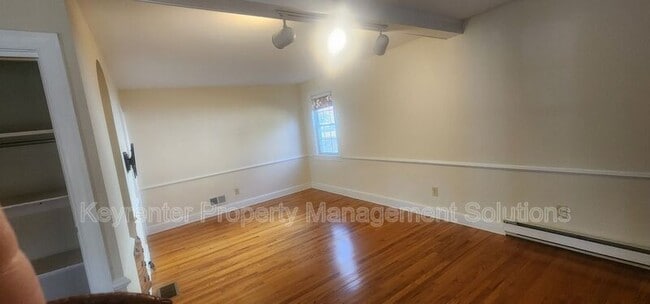 Building Photo - 127 College Cir