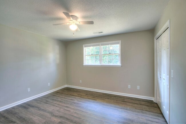 Building Photo - 407 Alice Ct