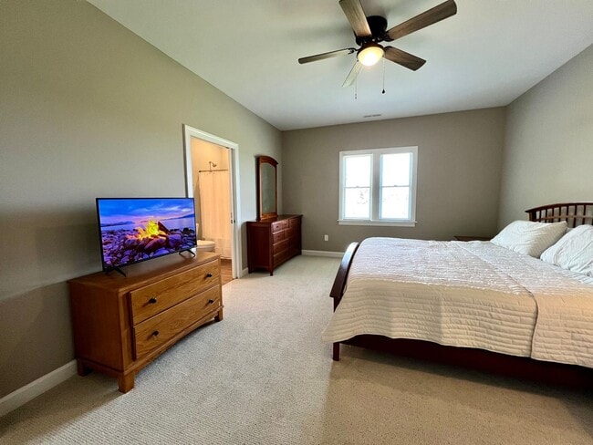 Building Photo - Adorable Waterfront/Fully Furnished/All In...
