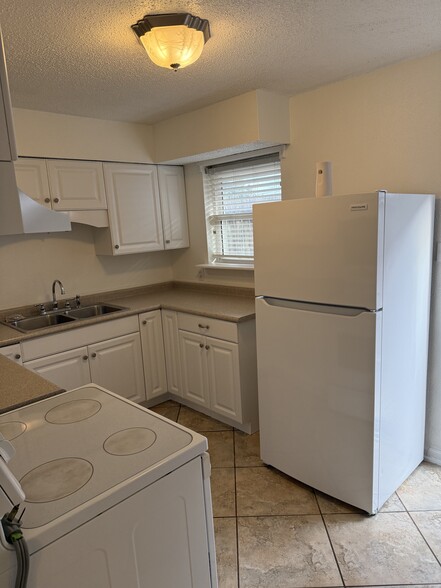 Building Photo - 1240 Avenue A