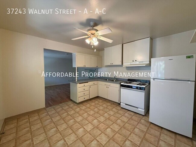 Building Photo - 37243 Walnut St