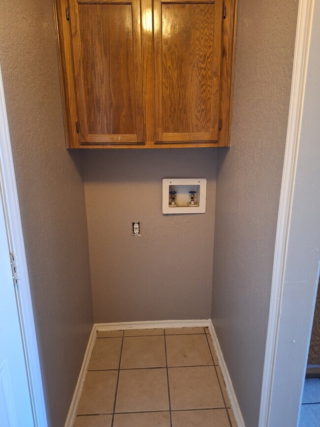 Building Photo - 4525 Compass Ct
